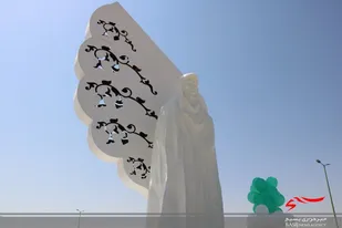 رونمایی تندیس شهیده زینب کمایی شاهین شهر