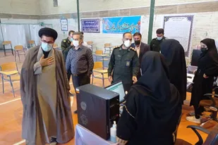 بازدیدمسئولین سرپلذهاب از دومین مرکز تجمیعی واکسیناسیون کرونا در شهرستان