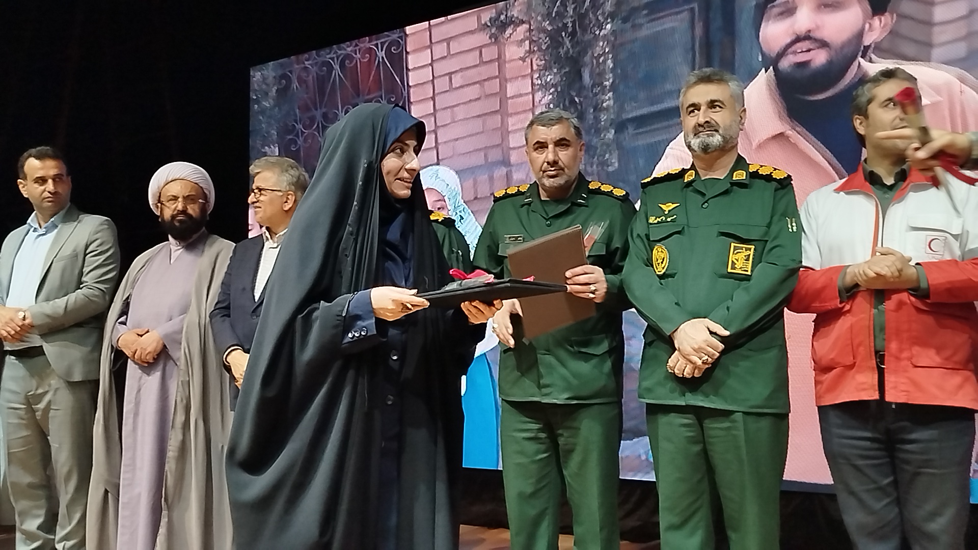 حضرت زینب(س) الگوی زن مسلمان در پرستاری و رهبر نهضت اسلام است