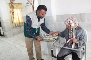 حضور خادمیاران رضوی شاهرود در مرکز توانبخشی سمیه+ تصاویر