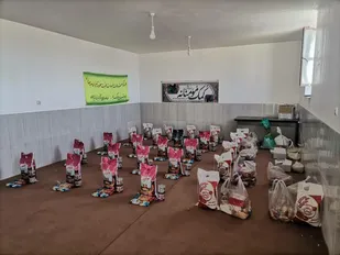 جشن دهه کرامت در اسدآباد/ توزیع 30 بسته معیشتی بین نیازمندان