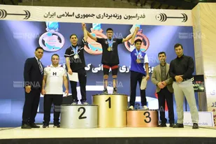 وزنه&zwnj;بردار نوجوان ایلامی صاحب یک نشان طلا و ۲ نقره کشور شد