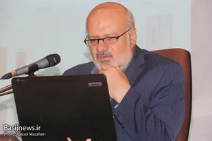 یکی از دستاورد های معنوی انقلاب اسلامی ایجاد نظام مردم سالاری دینی است.