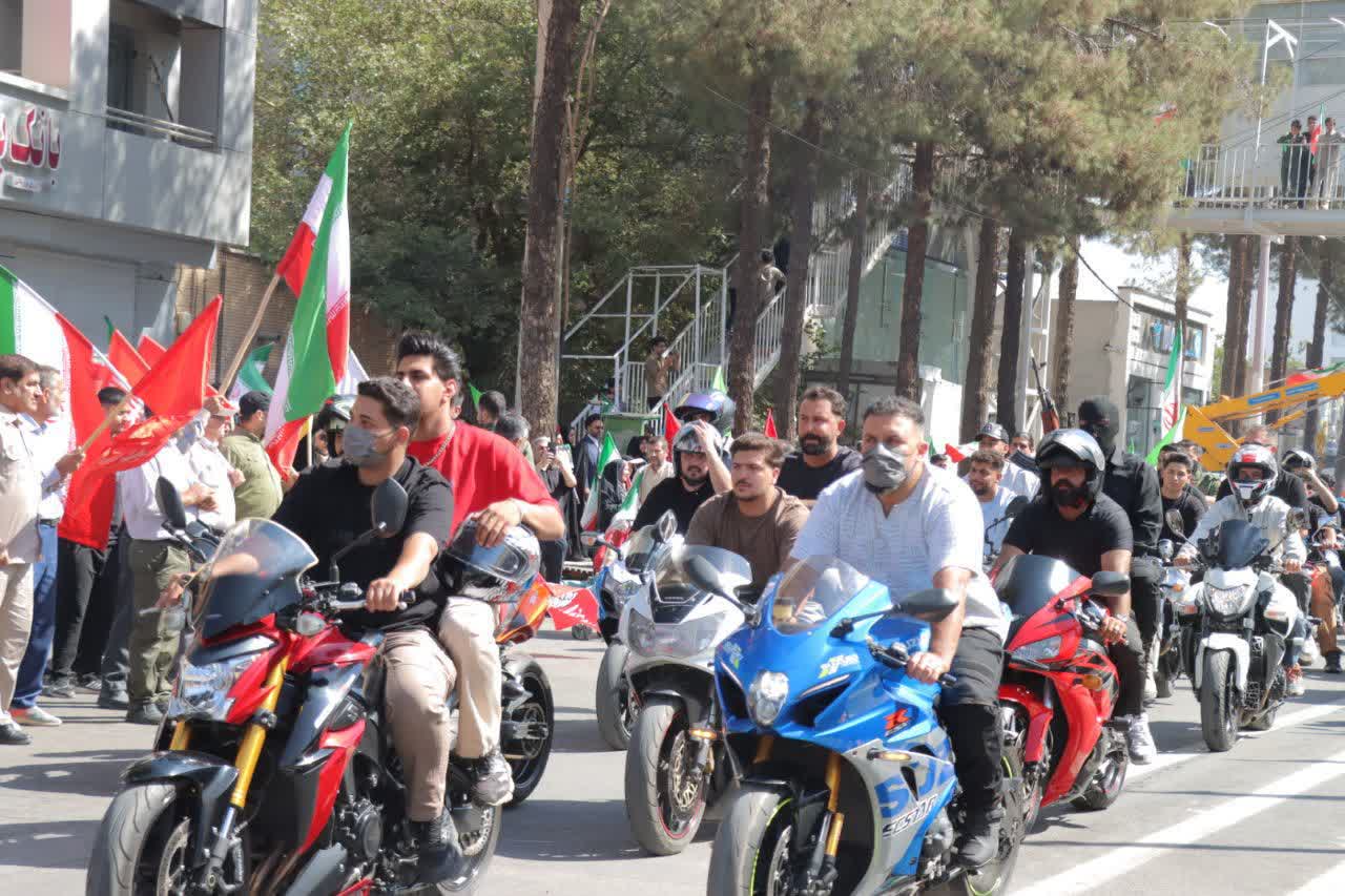 کرمان به رنگ اقتدار؛ شکوه رزمایش ۹۰ هزار نفری «جانفدای ایران»