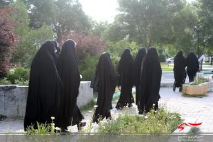 پیاده روی دختران انقلاب