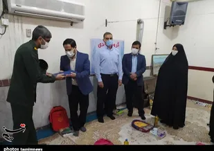 توزیع بسته&zwnj;های لوازم&zwnj;التحریر بین دانش آموزان محروم اندیمشک