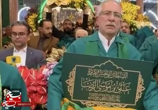 خادمان حرم رضوی، ضریح حرم امام حسین (ع) را گل&zwnj;آرایی کردند