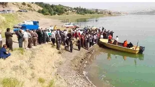 تلاش تیم غواصی سپاه برای جست&zwnj;وجوی جوان غرق شده در کارون ۴
