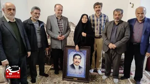 دیدار اعضاء ستاد کنگره ملی شهدای قم با خانواده شهید &laquo;علی سالاری هویدا&raquo;