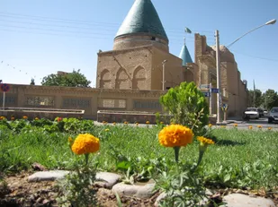 کاشت ۲۵ هزار گل فصلی در بسطام+تصاویر