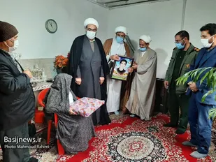 سرکشی و دیدار از خانواده شهدای طلبه و روحانی شهرستان تیران و کرون