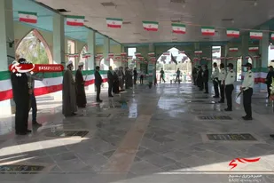 غبارروبی وعطرافشانی گلزار شهدای شهر اهرم با آغاز هفته دفاع مقدس