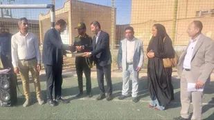 لبخند مهربانی بر لبان دانش آموزان؛به مناسبت هفته دفاع مقدس