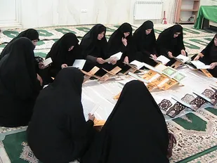 ختم قرآن با حضور خواهران بسیج اصناف شهرکرد