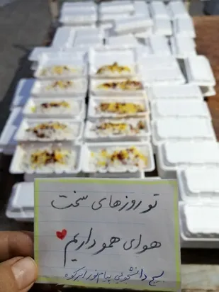 پخت و توزیع غذا بین نیازمندان توسط دانشجویان ابرکوهی