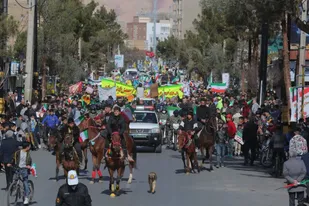 هرچند آرمانها و روح الله ها رفتند ولی ما   آمدیم تا آرمان روح الله پابرجا بماند...
حضور پرشور امت انقلابی گرمسار در راهپیمایی یوم الله ۲۲ بهمن
