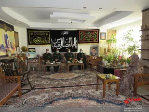 فرمانده لشکرعملیاتی10حضرت سیدالشهداء(ع)البرزبا خانواده شهداء دیدار کرد