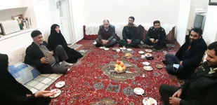 سرکشی بسیجیان اراکی از مادر شهید والامقام محمود کریمی در شهدای روستا کرکان علیا