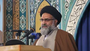 انتقاد شدید امام جمعه از وضعیت بد بازار یاسوج/قیمت برخی کالاها در یاسوج ده ها برابر شهرهای دیگر ایران است