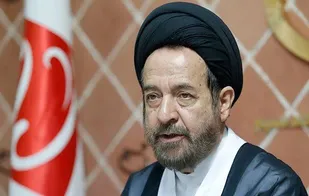 مراقب باشیم که از خط امام خمینی فاصله نگیریم/با بصیرت، مانع نفوذ مخالفان انقلاب شویم