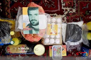 کتاب خاطرات شهدا در بسته های معیشتی جا گرفت