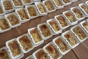 توزیع ۵۰۰ پرس غذا گرم در بین نیازمندان