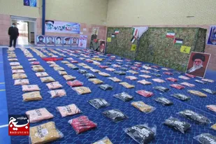 توزیع ۲۵۰ عدد لباس گرم بین نیازمندان شهرستان رزن