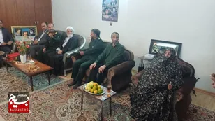 کمک ۲۰۰ میلیون تومانی مادر سه شهید نیشابوری به جبهه مقاومت