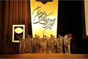 تندیس ملی فداکاری در دستان دانشجوی تحت حمایت کمیته امداد آذربایجان شرقی