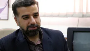 بسیجیان به دنبال نشاندن لبخندبر روی لبان دانش آموزان/توزیع کمک معیشتی و تلفن همراه در طرح لبخند