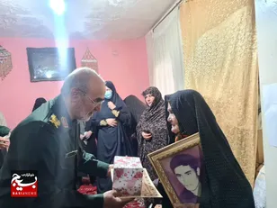 دیدار سردار افراسیابی با خانواده شهدای دفاع مقدس روستای کورده