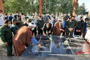آیین غبارروبی و عطر افشانی مزار شهدا در هامون