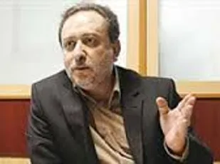 دولت با محدود کردن فعالیت های بسیج به انقلاب ضربه می زند