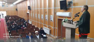 معلمان باید در جهاد تبیین پیشرو باشند