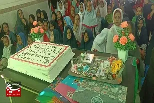 آیین جشن نیمه شعبان با حضور پرشور بانوان در شهرستان بمپور برگزار شد