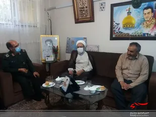 دیدار مسئولان سپاه عاشورا از خانواده شهید مدافع حرم جوانی