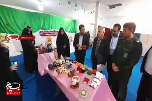بازدید فرماندار و مسئول بسیج سازندگی فامنین از نمایشگاه اقتصاد مقاومتی