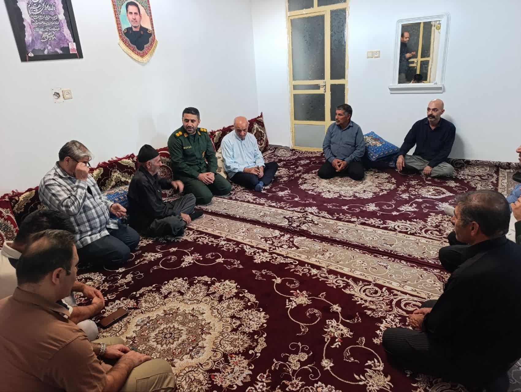 روایت ایثار در کوی شهیدان؛ برگزاری یادواره خانگی سردار شهید «محمود رشنو» در رومشکان روایت ایثار در کوی شهیدان؛ برگزاری یادواره خانگی سردار شهید «محمود رشنو» در رومشکان