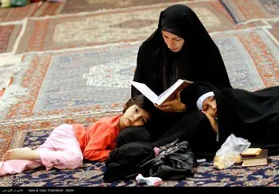 نقش مادر در تربیت دینی و تعیق باورهای مذهبی کودکان