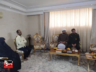 کارکنان ناحیه امام حسن مجتبی(ع) با خانواده شهید نیک&zwnj;خلق دیدار کردند