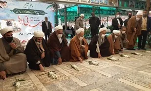 ادای احترام مسئول دفتر رهبر انقلاب در قم به شهدا