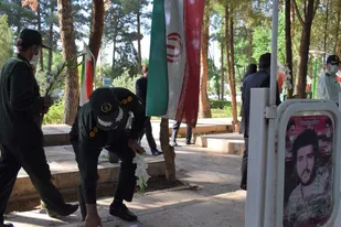 گلزار شهدای شاهین شهر غبارروبی و عطر افشانی شد
