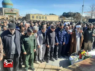 تشییع پیکر سردار احمد حیدری بر دستان مردم انقلابی قزوین&nbsp;