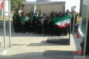 عطرافشانی مزار مطهر شهدای شهر صالح&zwnj;آباد