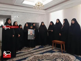 دیدار مسئول بسیج جامعه زنان سپاه استان با خانواده شهید سرهنگ پاسدار سید ابراهیم موسویان در الیگودرز