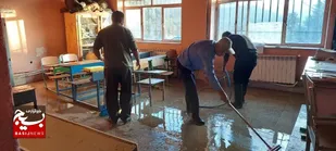 پاکسازی مدرسه حجاب سینوا از سیل توسط گروه&zwnj;های جهادی