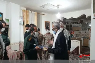 دیدار فرمانده سپاه زابل با خانواده شهید عالی