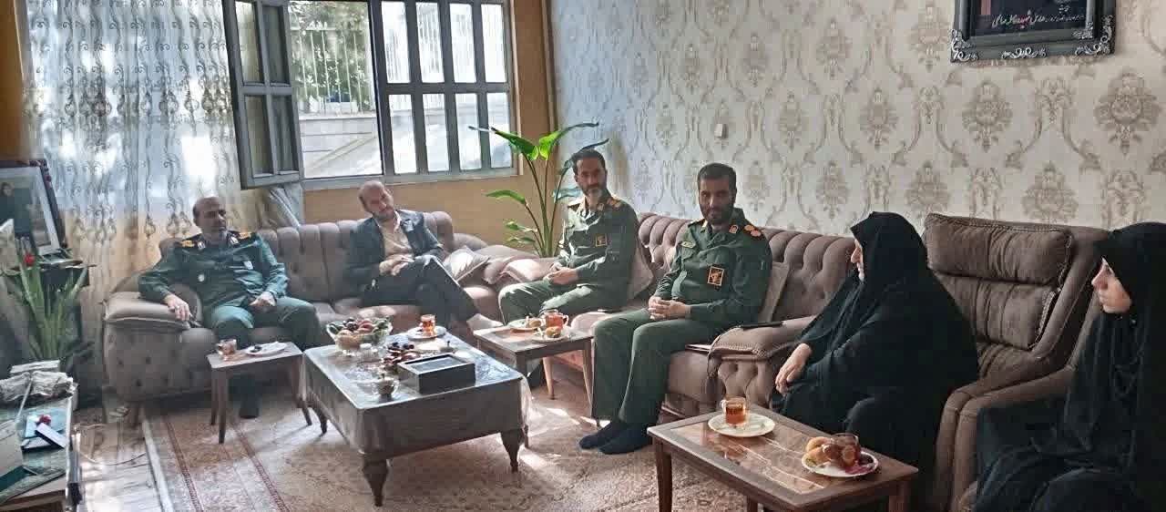 دیدار سردار حیدرنیا با خانواده شهیده فاطمه صالحی