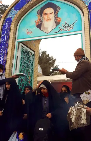 اعزام دانش آموزان دختر نجف آبادی به اردوی راهیان نور دانش اموزی