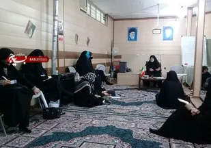 نشست فرماندهان پایگاه ها و اعضای شورای بسیج حوزه